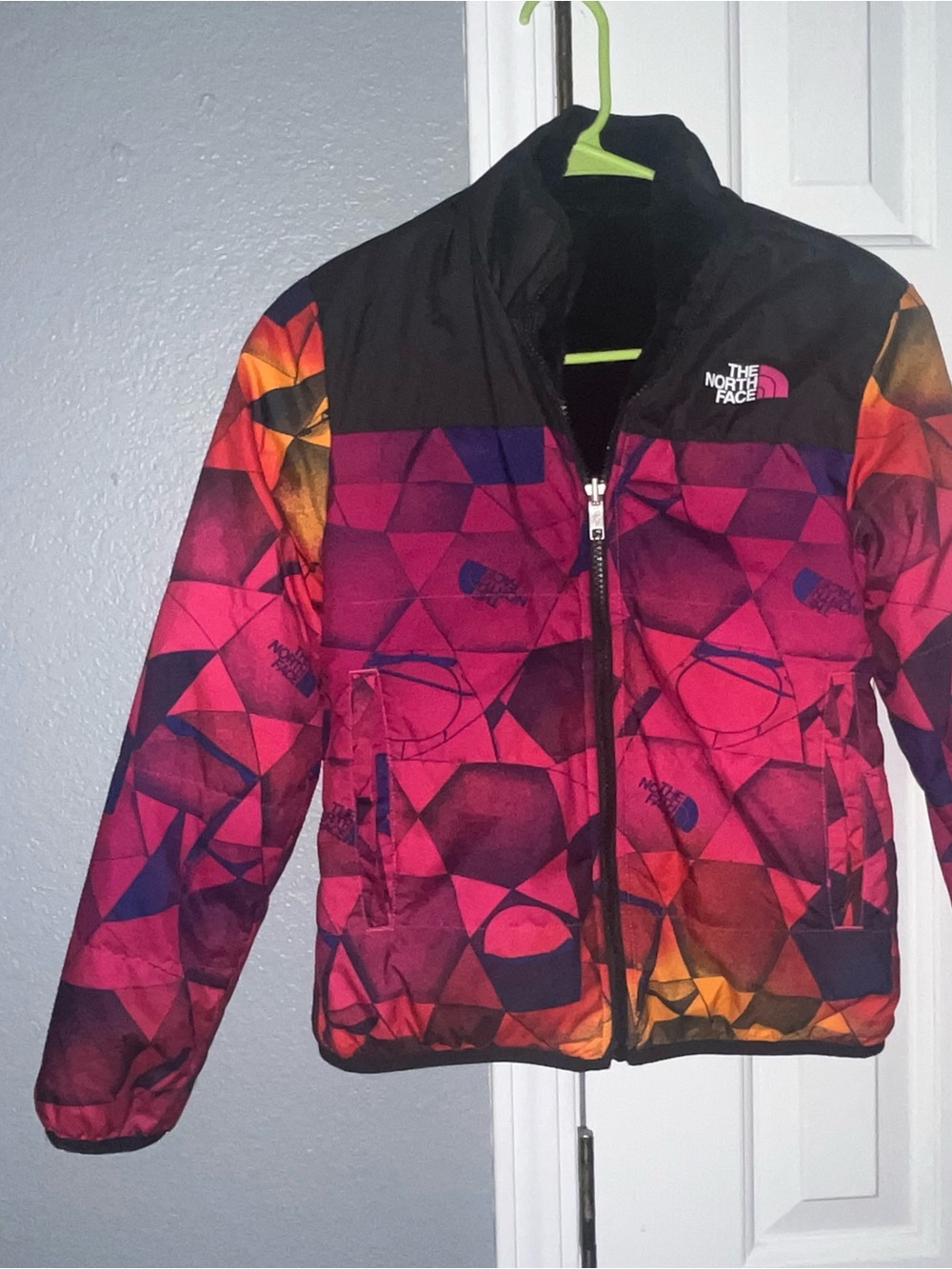 The North Face reversible Girls' Fuchsia Geometric Puffer Jacket